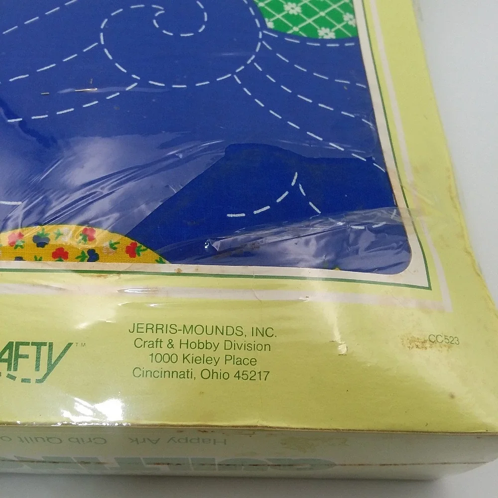 Vintage Bee Crafty Happy Ark Crib Quilt Kit  36 x‎ 45 Wall Hanging Decor USA NOS
